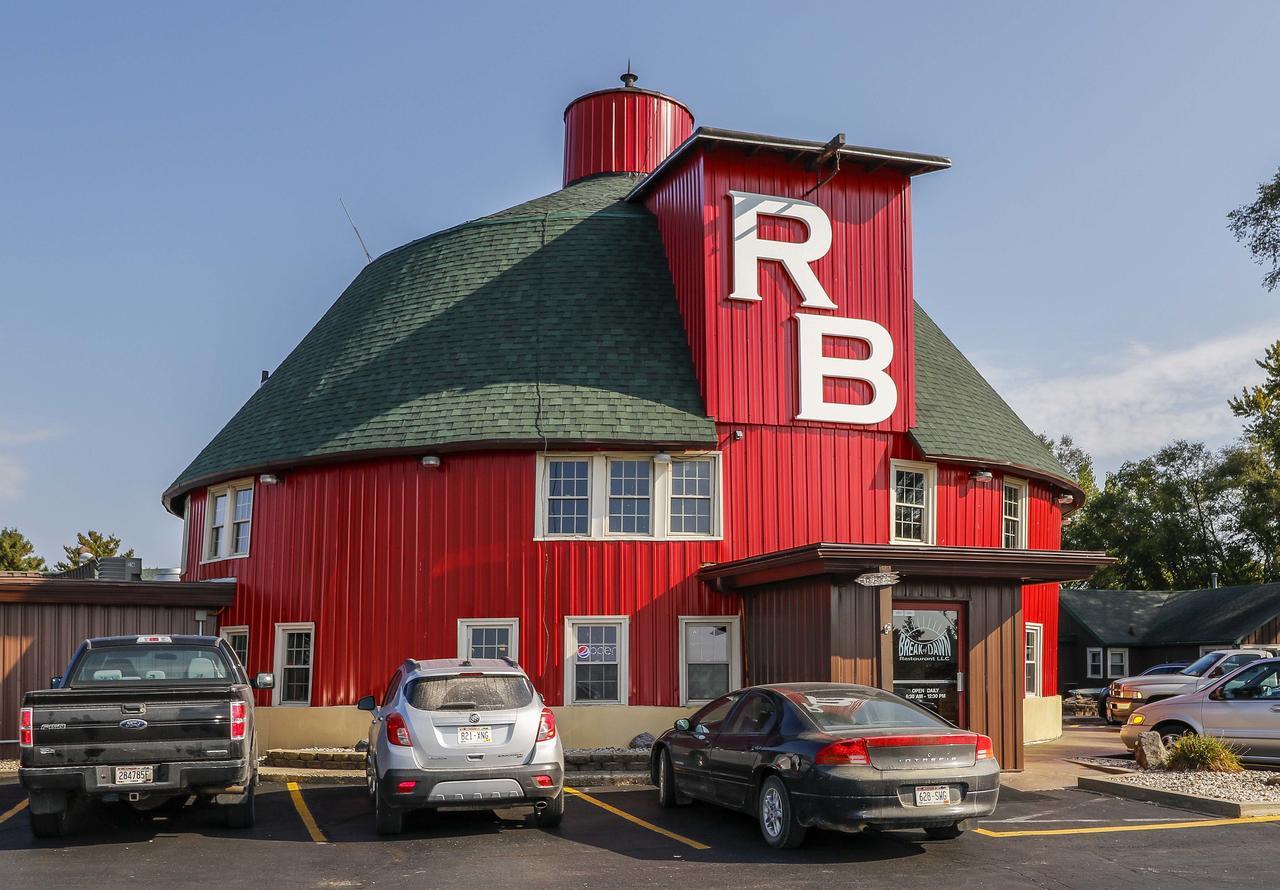 Round Barn Lodge Spring Green Extérieur photo