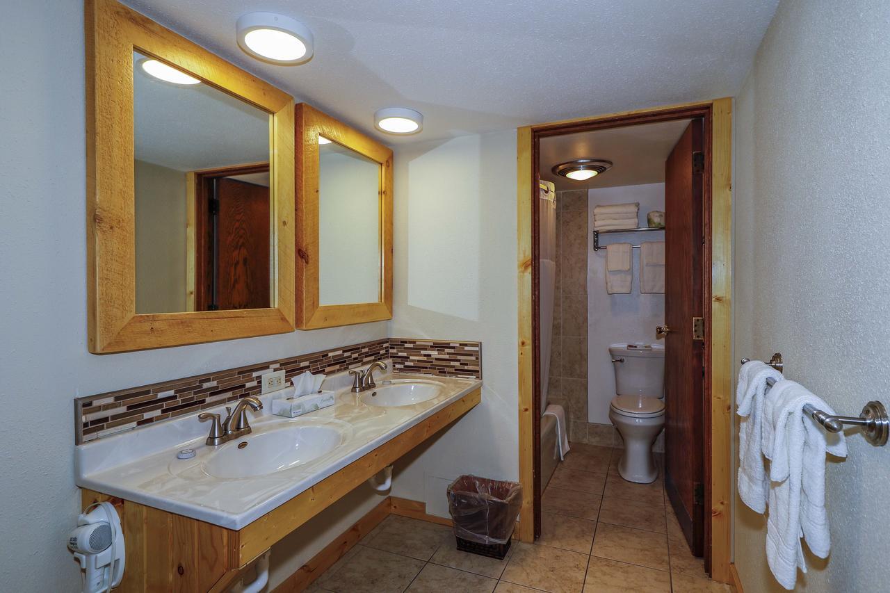 Round Barn Lodge Spring Green Extérieur photo